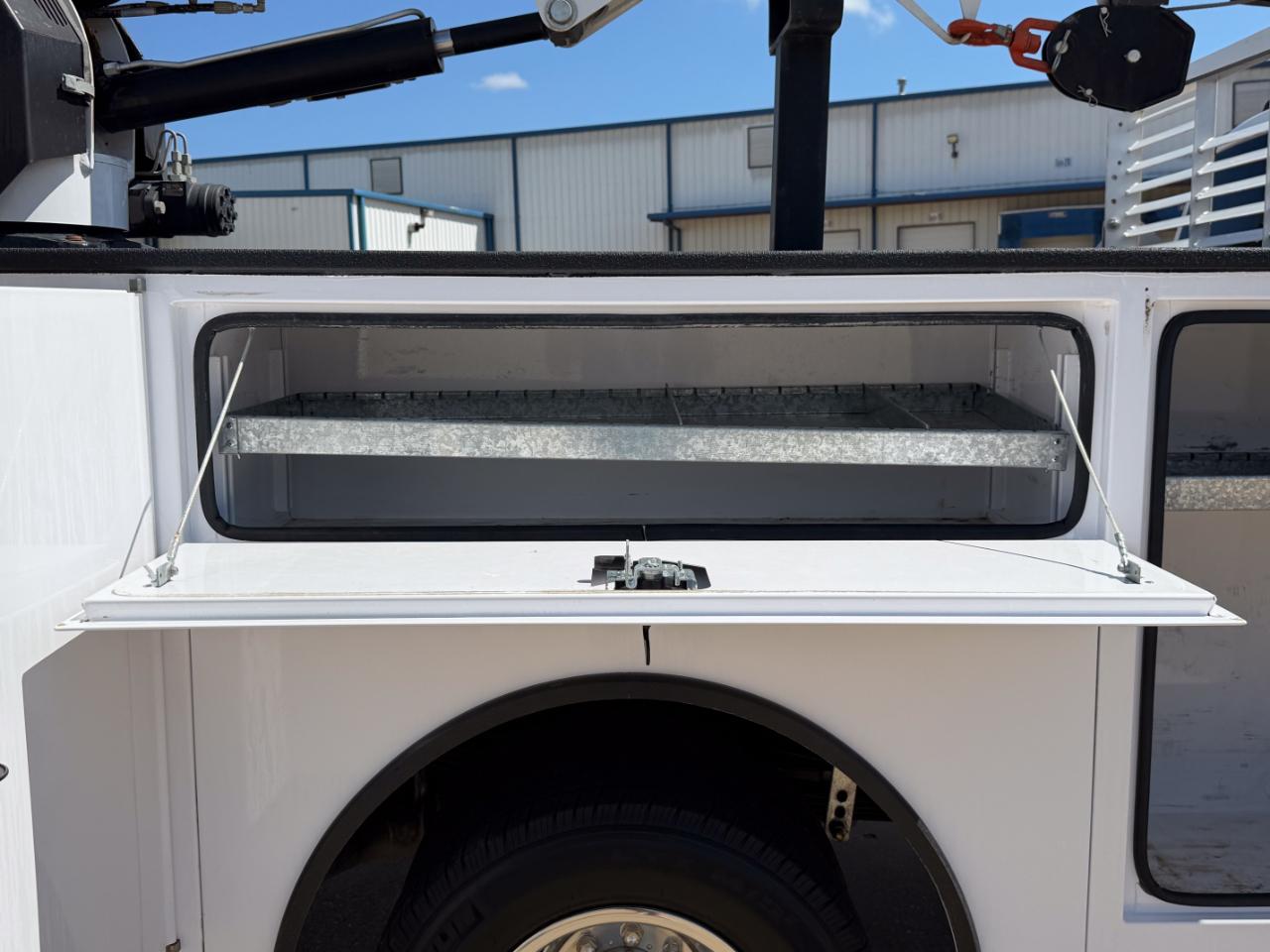 Ford F-350 SD XLT Crew Cab Long Bed DRW 4WD 2024