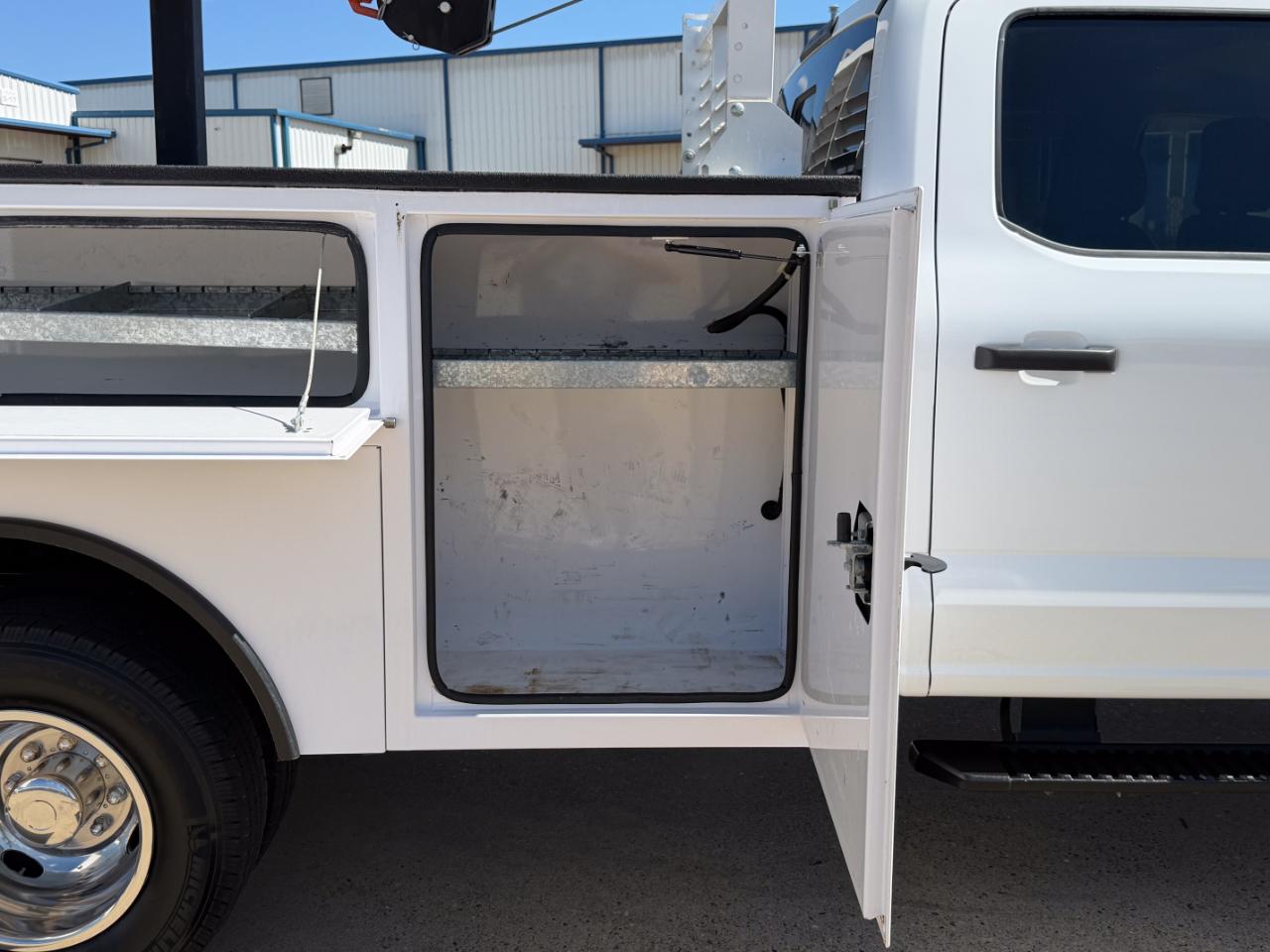 Ford F-350 SD XLT Crew Cab Long Bed DRW 4WD 2024
