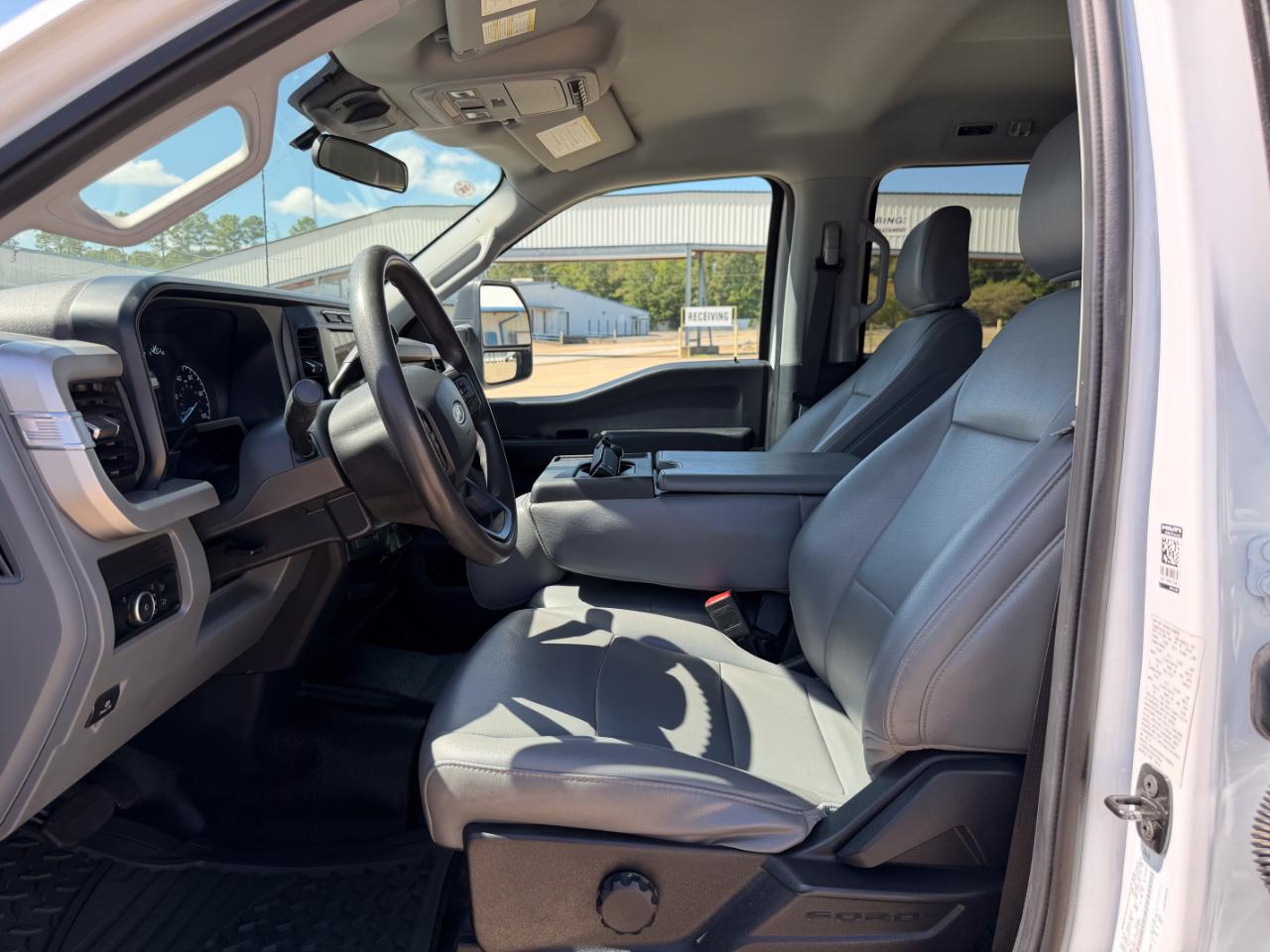Ford F-350 SD XLT Crew Cab Long Bed DRW 4WD 2024