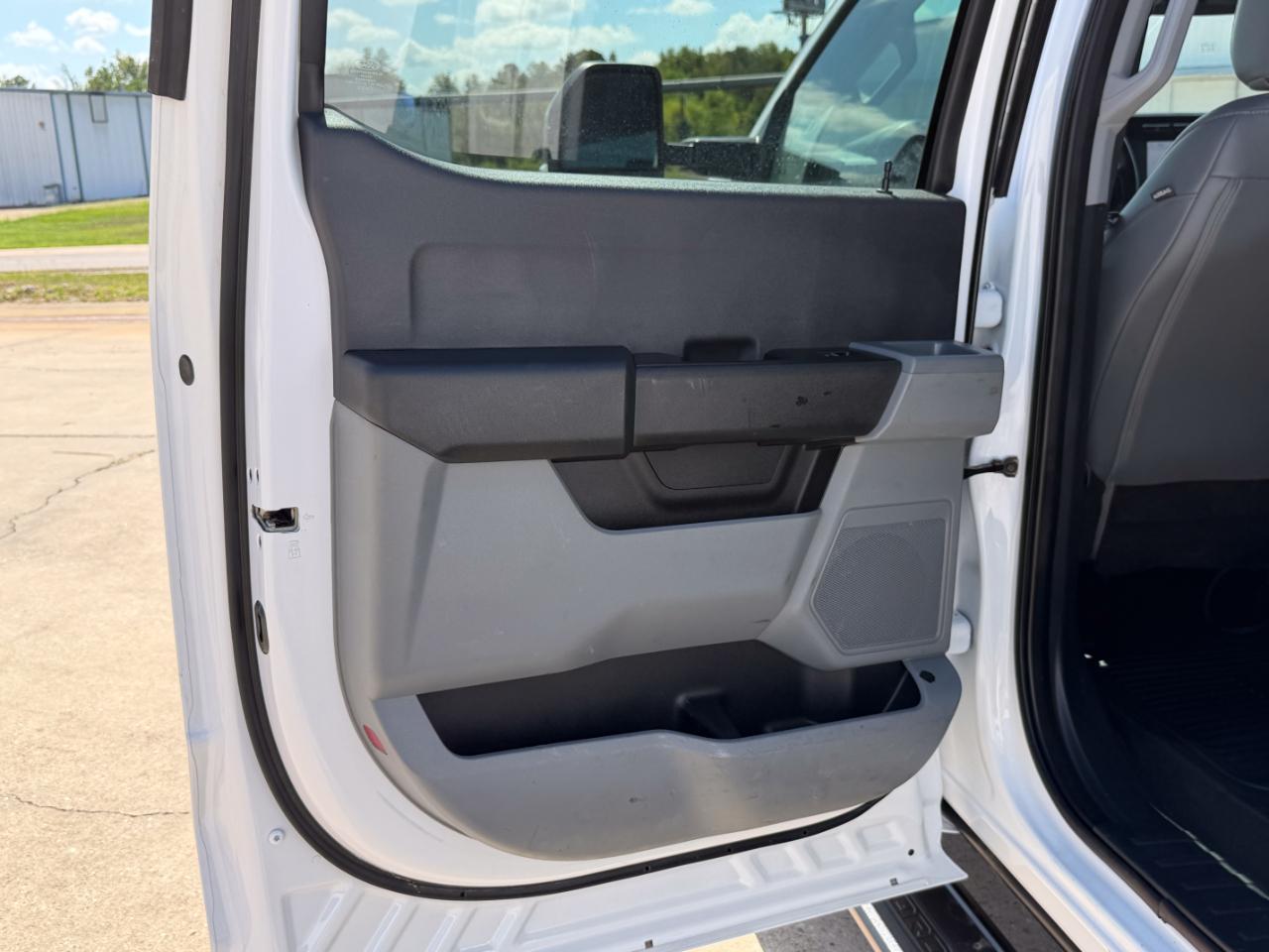 Ford F-350 SD XLT Crew Cab Long Bed DRW 4WD 2024