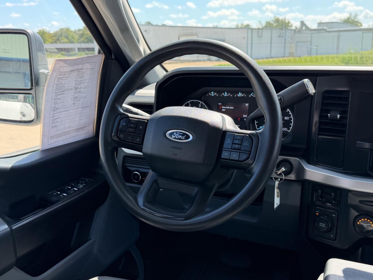 Ford F-350 SD XLT Crew Cab Long Bed DRW 4WD 2024