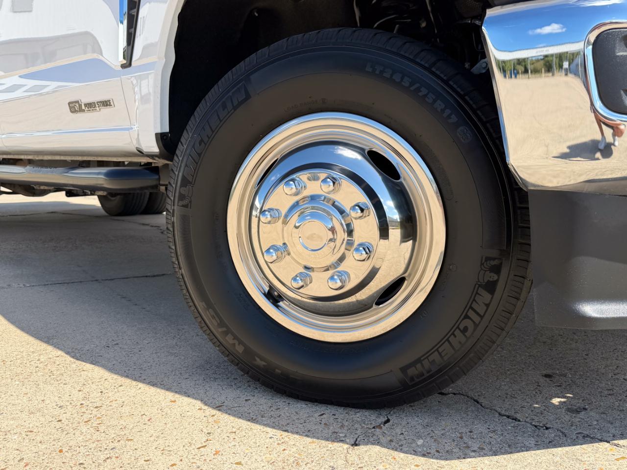 Ford F-350 SD XLT Crew Cab Long Bed DRW 4WD 2024