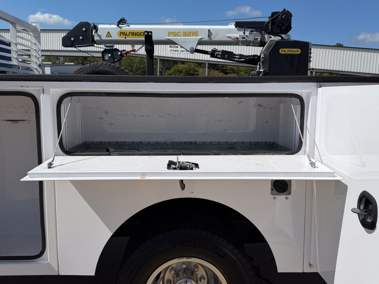 Ford F-350 SD XLT Crew Cab Long Bed DRW 4WD 2024
