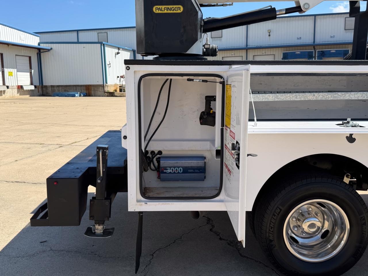 Ford F-350 SD XLT Crew Cab Long Bed DRW 4WD 2024