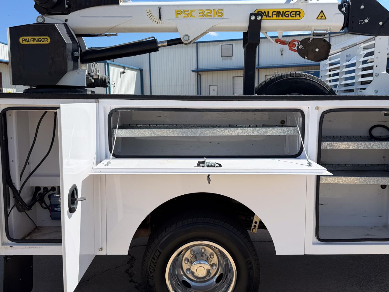 Ford F-350 SD XLT Crew Cab Long Bed DRW 4WD 2024