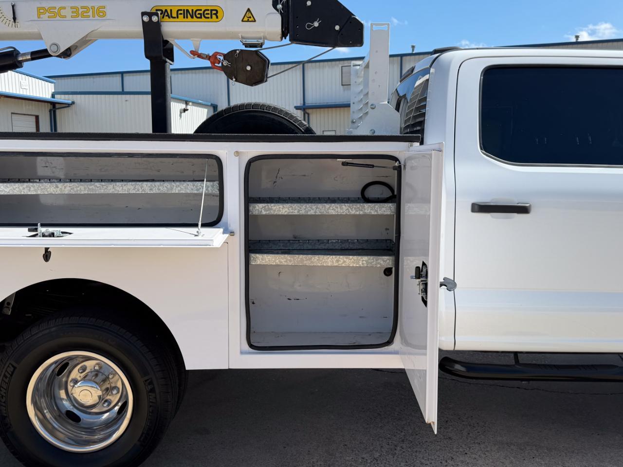 Ford F-350 SD XLT Crew Cab Long Bed DRW 4WD 2024