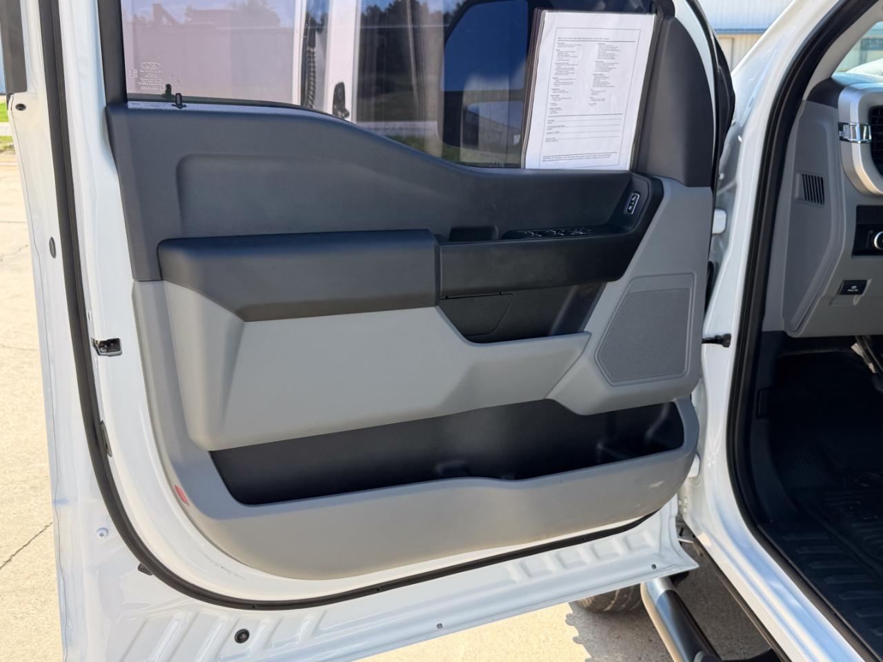 Ford F-350 SD XLT Crew Cab Long Bed DRW 4WD 2024