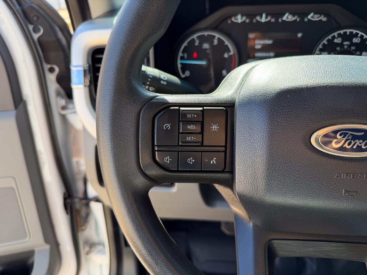 Ford F-350 SD XLT Crew Cab Long Bed DRW 4WD 2024