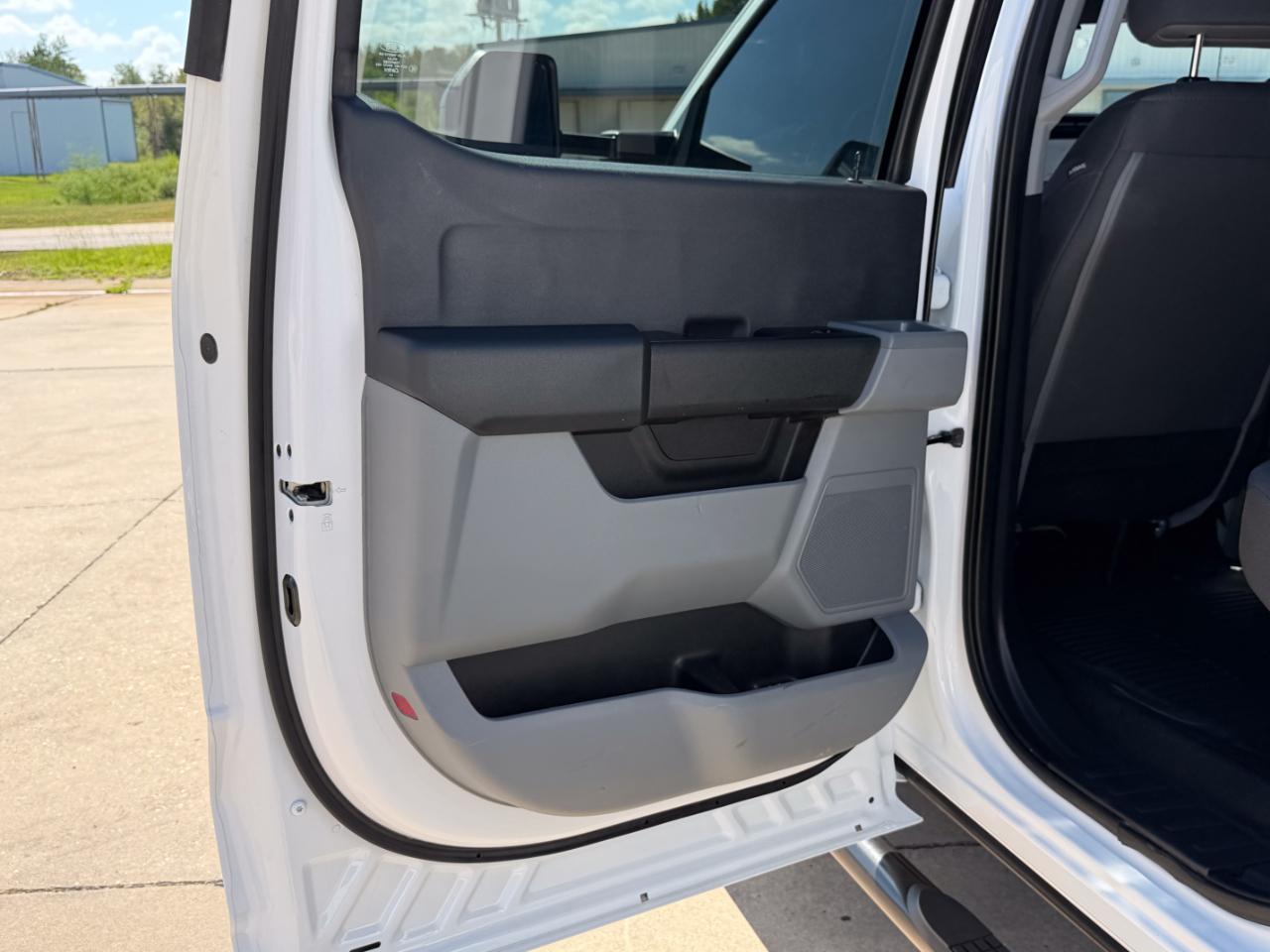 Ford F-350 SD XLT Crew Cab Long Bed DRW 4WD 2024