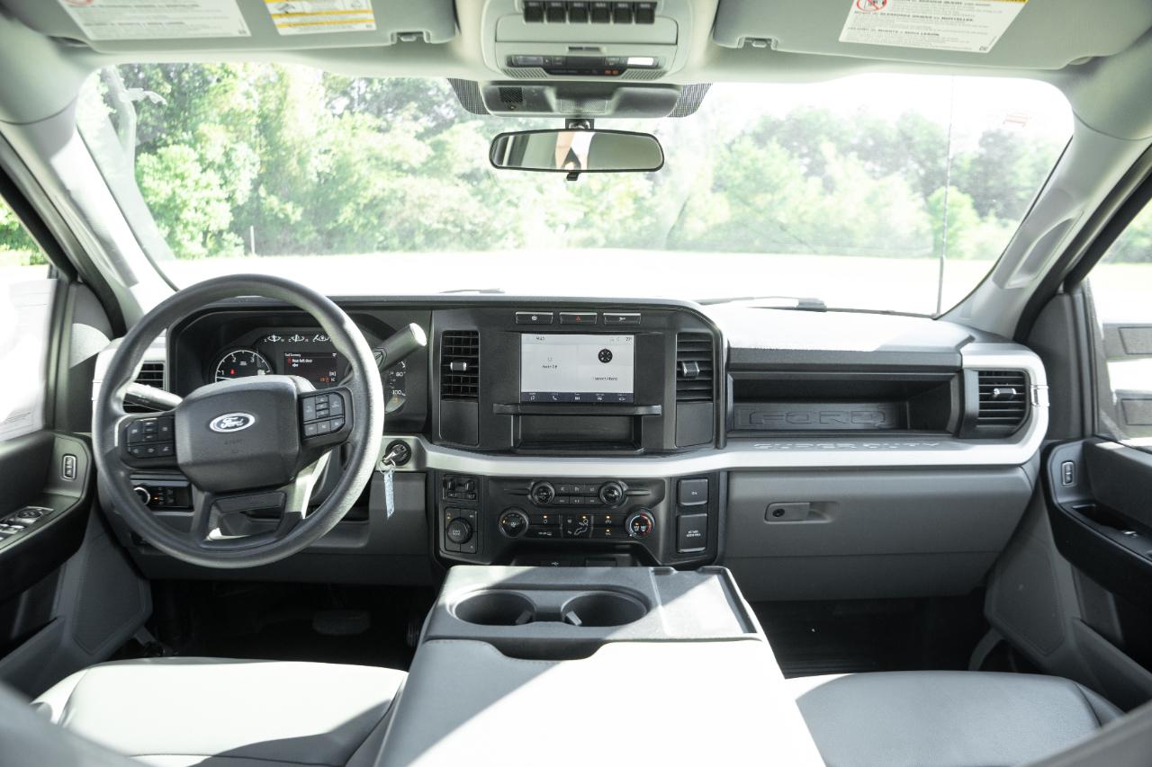 Ford F-350 SD XLT Crew Cab LWB DRW 4WD 2024