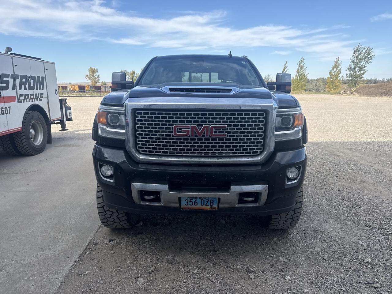 GMC Sierra 2500HD Denali Crew Cab 4WD 2017