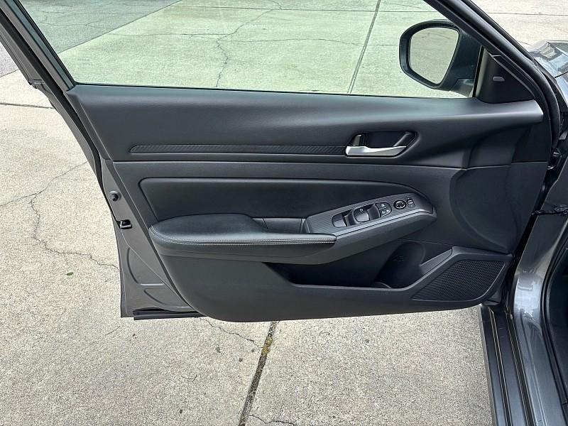 Nissan Altima 2.5 SV Sedan 2024