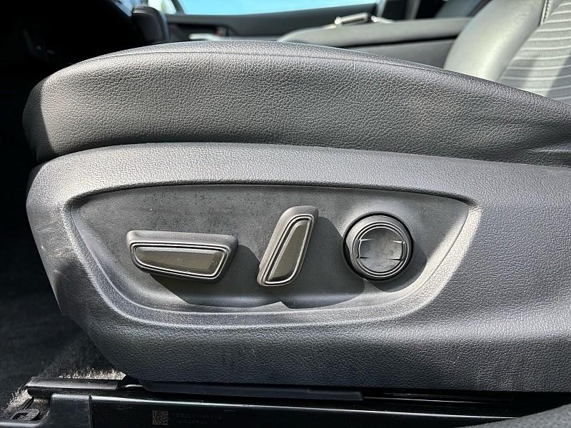 Toyota Camry SE Auto (Natl) 2024