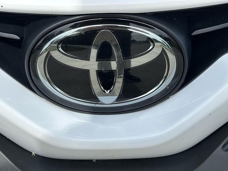 2024 Toyota Camry SE - Photo 9