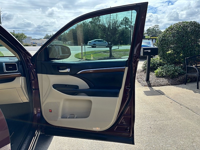 Toyota Highlander Limited V6 FWD (Natl) 2019