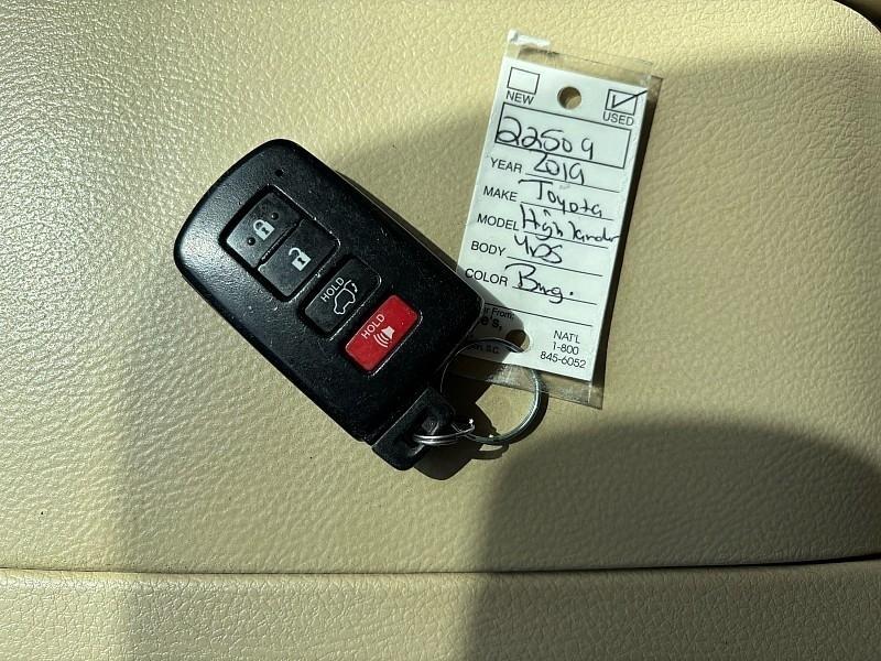 Toyota Highlander Limited V6 FWD (Natl) 2019