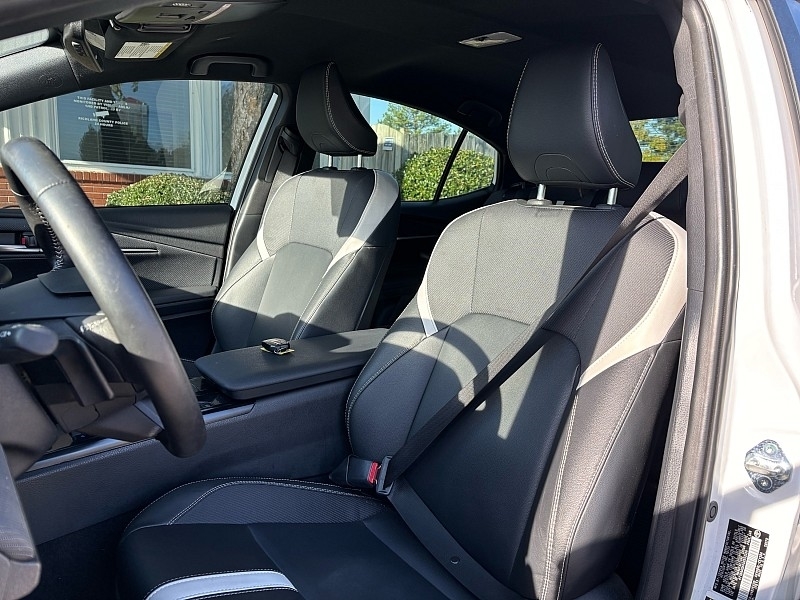 Toyota Camry LE (Natl) 2025