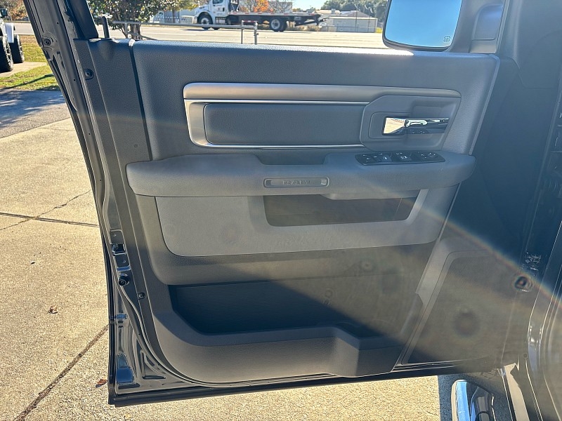 RAM 1500 Big Horn 4x2 Quad Cab 6'4" Box 2018