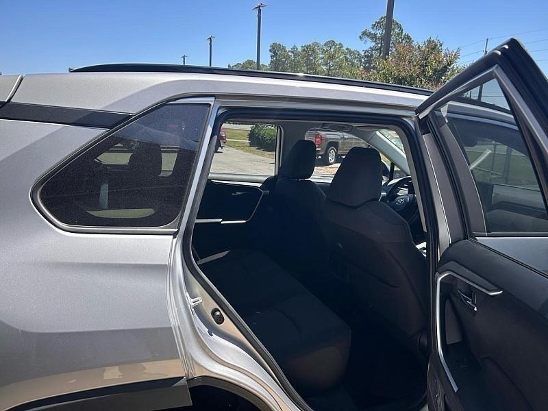 Toyota RAV4 XLE AWD (Natl) 2019
