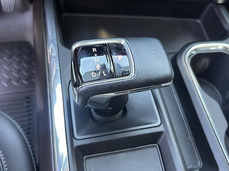 GMC Sierra 1500 4WD Crew Cab 147" SLT 2024