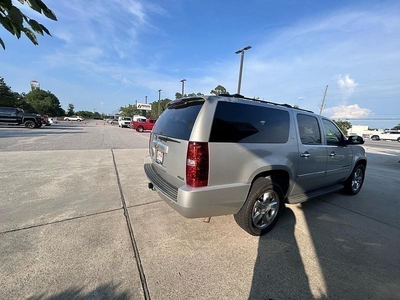 Chevrolet Suburban 4WD 4dr 1500 LTZ 2011
