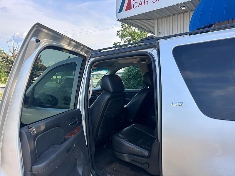 Chevrolet Suburban 4WD 4dr 1500 LTZ 2011