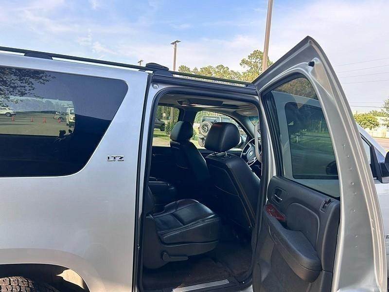 Chevrolet Suburban 4WD 4dr 1500 LTZ 2011