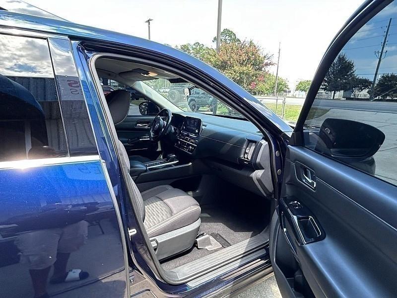 Nissan Pathfinder SV 2WD 2022