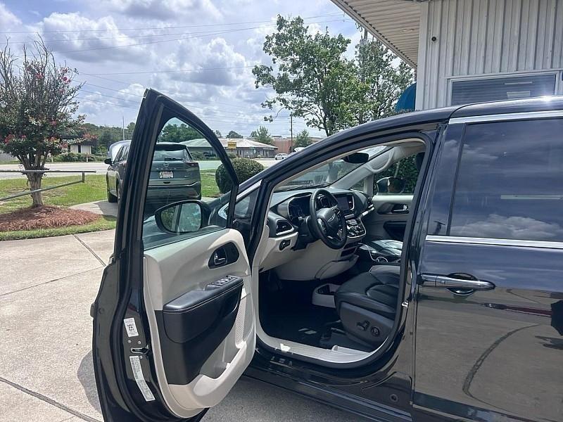 Chrysler Pacifica Touring L FWD 2023