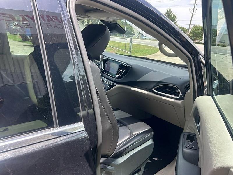 Chrysler Pacifica Touring L FWD 2023