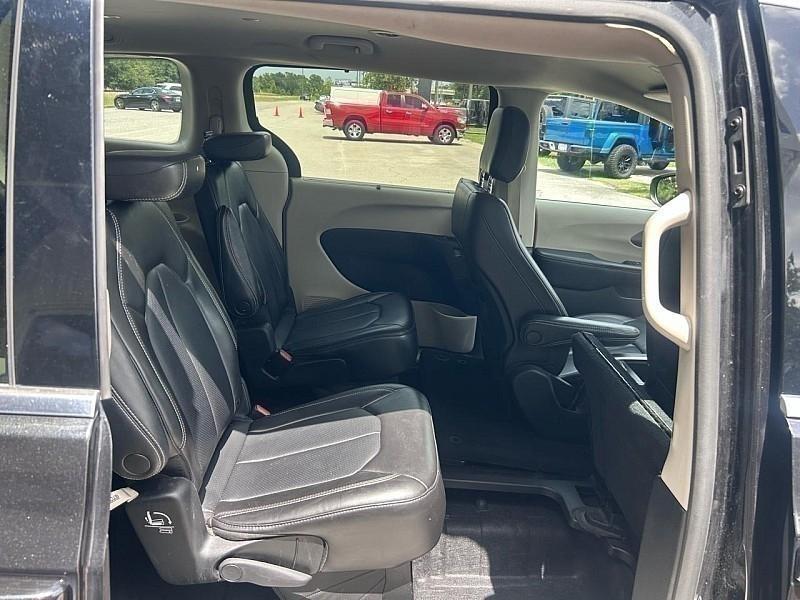 Chrysler Pacifica Touring L FWD 2023