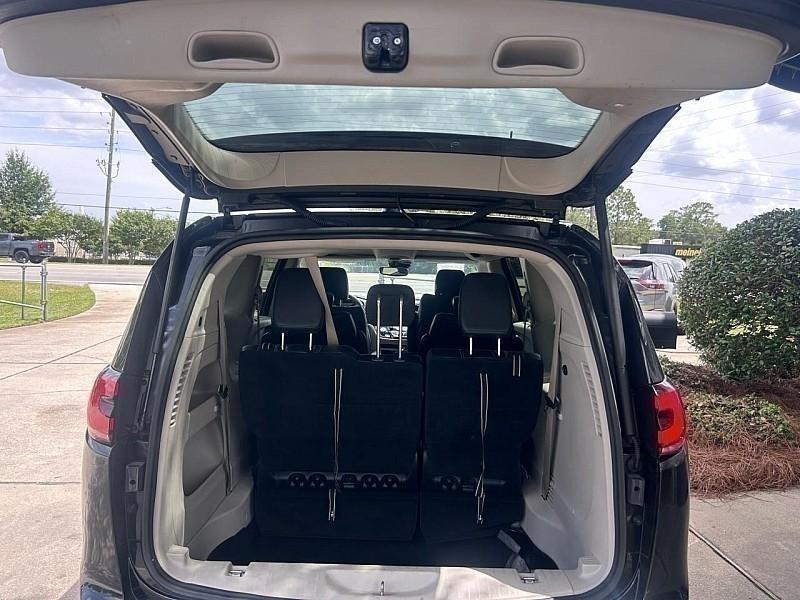 Chrysler Pacifica Touring L FWD 2023