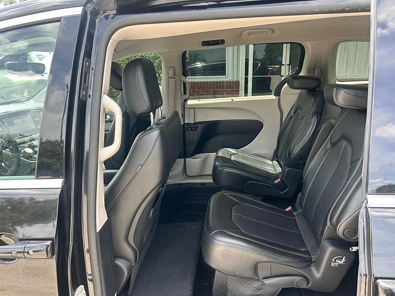 Chrysler Pacifica Touring L FWD 2023