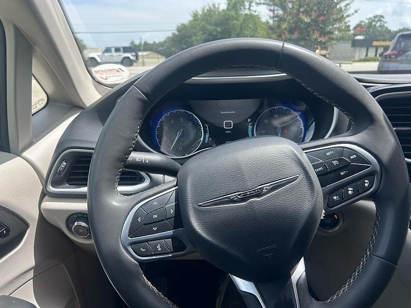 Chrysler Pacifica Touring L FWD 2023