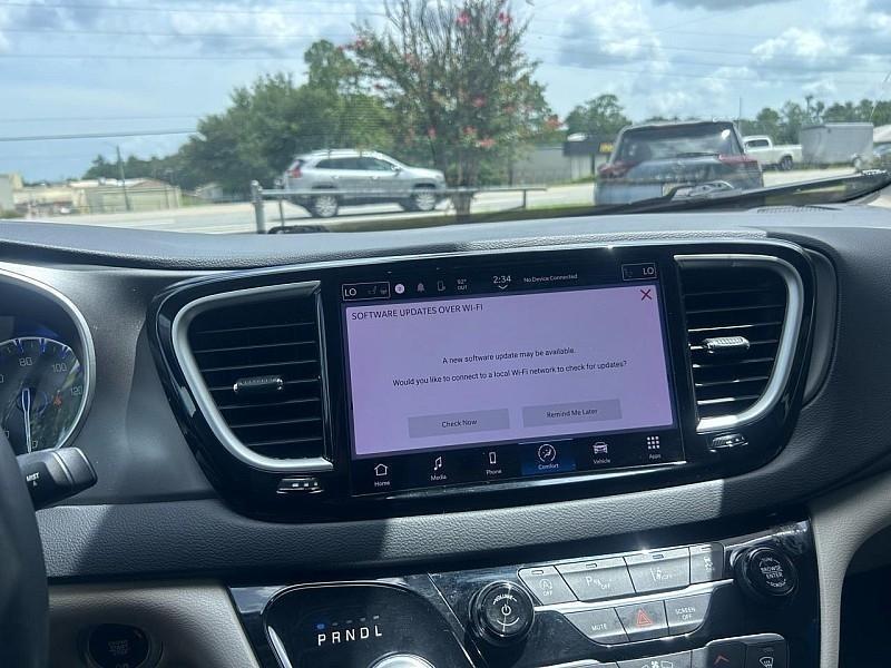 Chrysler Pacifica Touring L FWD 2023