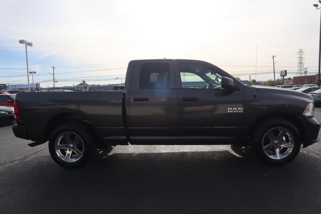 RAM 1500 Express 4x4 Quad Cab 6'4" Box 2018 RAM 1500 Express 4x4 Quad Cab 6'4" Box 2018