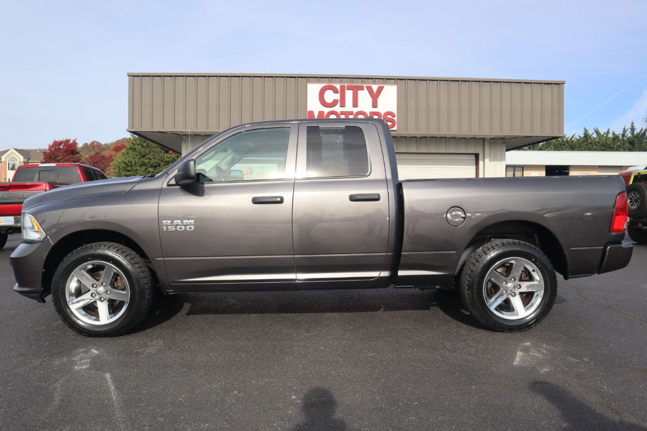 RAM 1500 Express 4x4 Quad Cab 6'4" Box 2018 RAM 1500 Express 4x4 Quad Cab 6'4" Box 2018