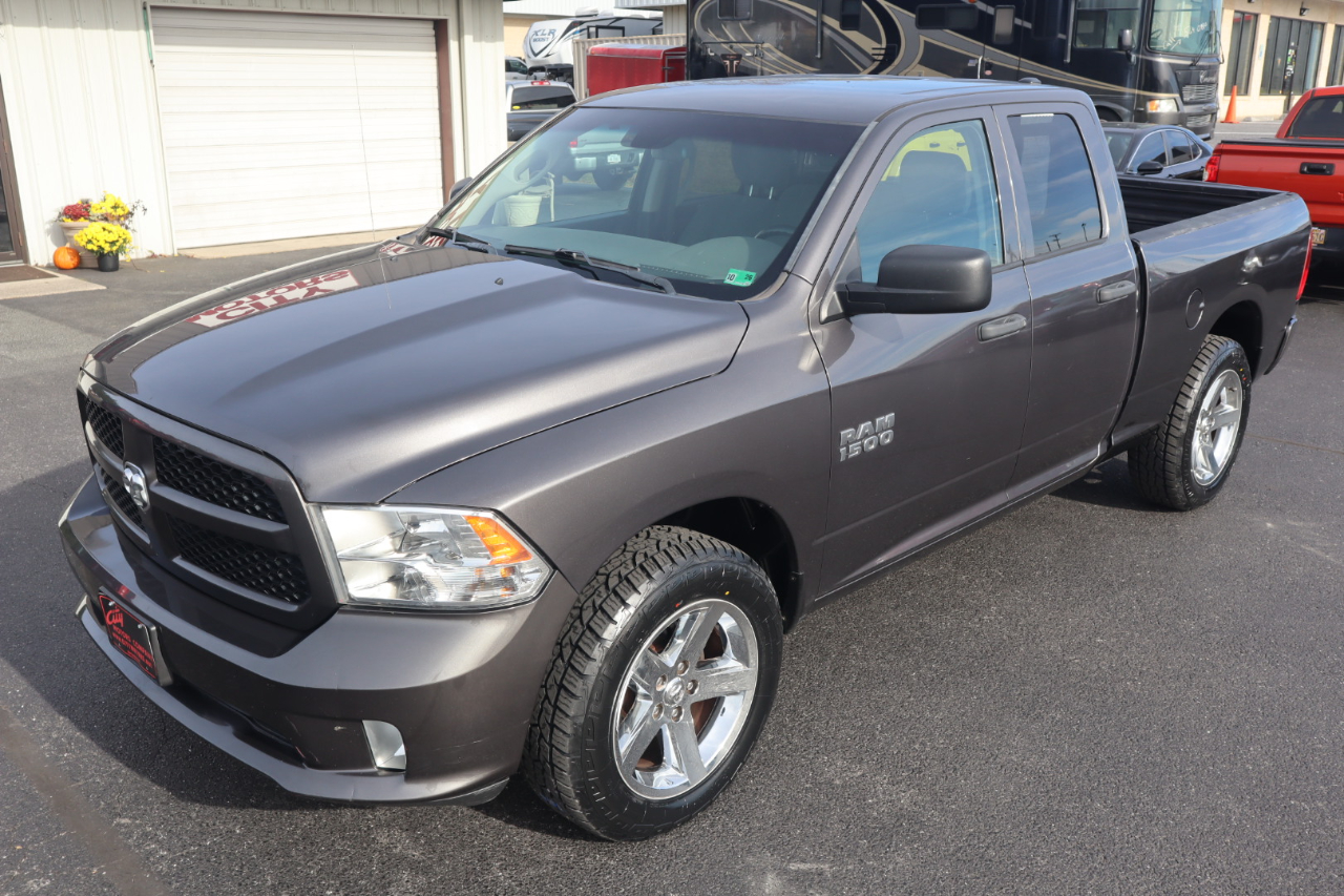 RAM 1500 Express 4x4 Quad Cab 6'4" Box 2018 RAM 1500 Express 4x4 Quad Cab 6'4" Box 2018