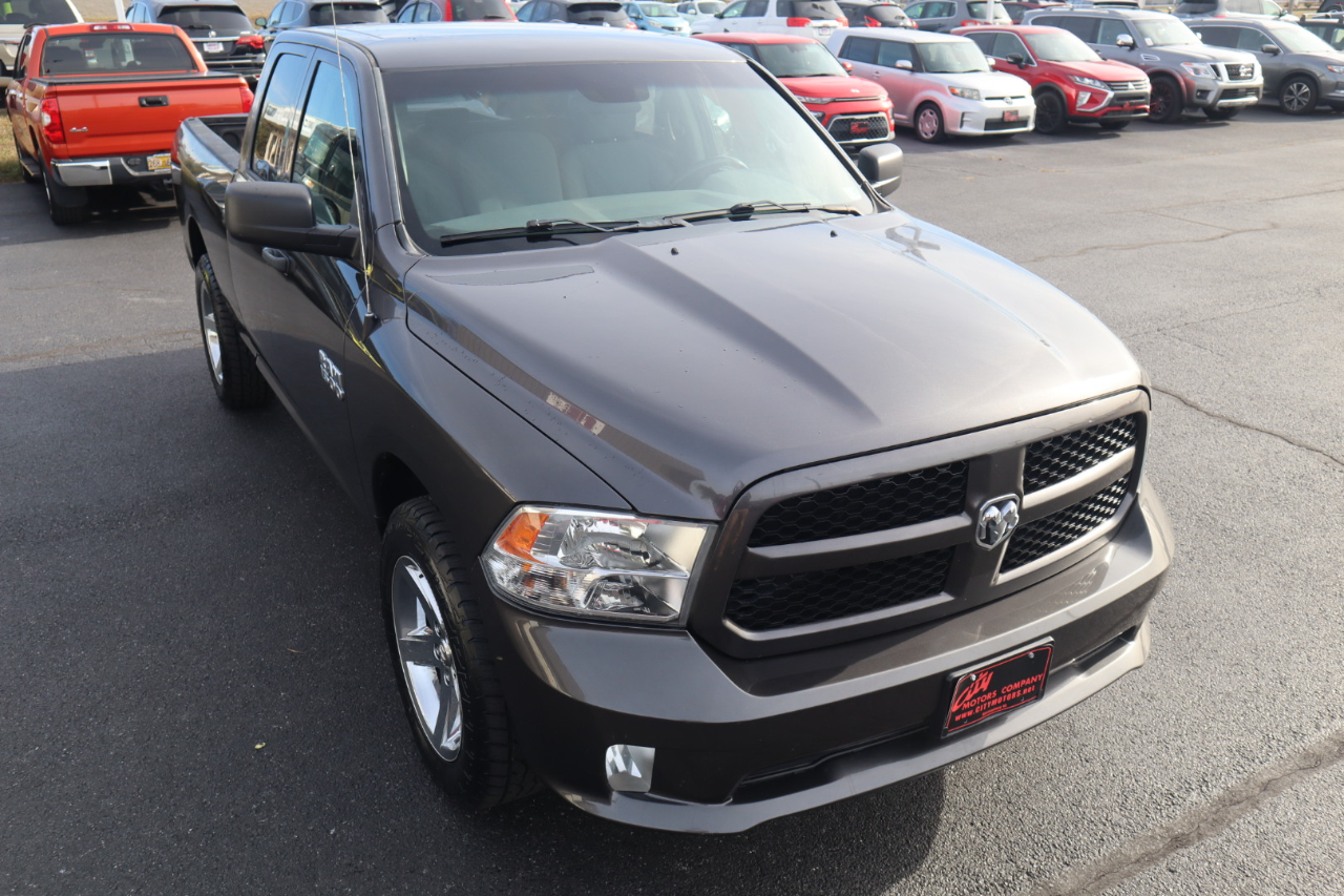 RAM 1500 Express 4x4 Quad Cab 6'4" Box 2018 RAM 1500 Express 4x4 Quad Cab 6'4" Box 2018