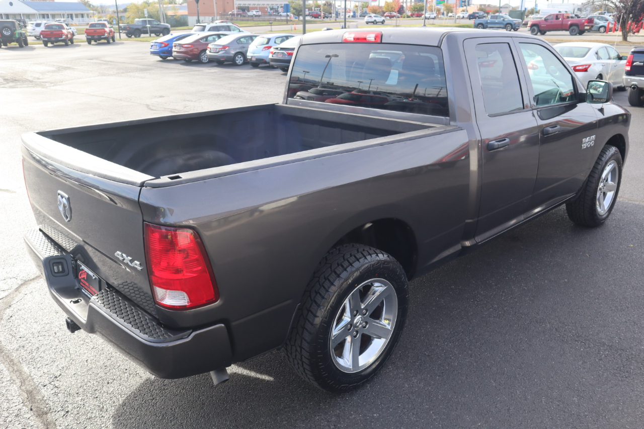 RAM 1500 Express 4x4 Quad Cab 6'4" Box 2018 RAM 1500 Express 4x4 Quad Cab 6'4" Box 2018