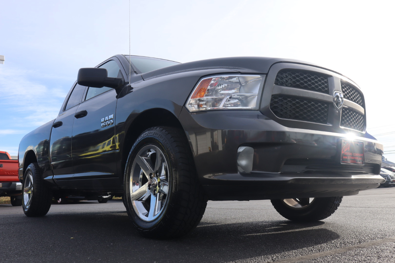 RAM 1500 Express 4x4 Quad Cab 6'4" Box 2018 RAM 1500 Express 4x4 Quad Cab 6'4" Box 2018