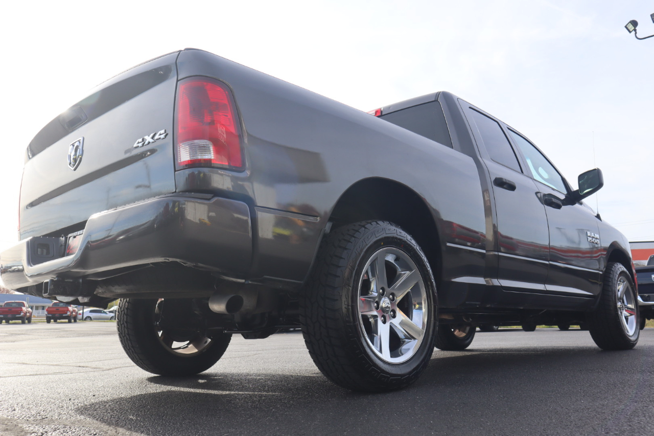 RAM 1500 Express 4x4 Quad Cab 6'4" Box 2018 RAM 1500 Express 4x4 Quad Cab 6'4" Box 2018