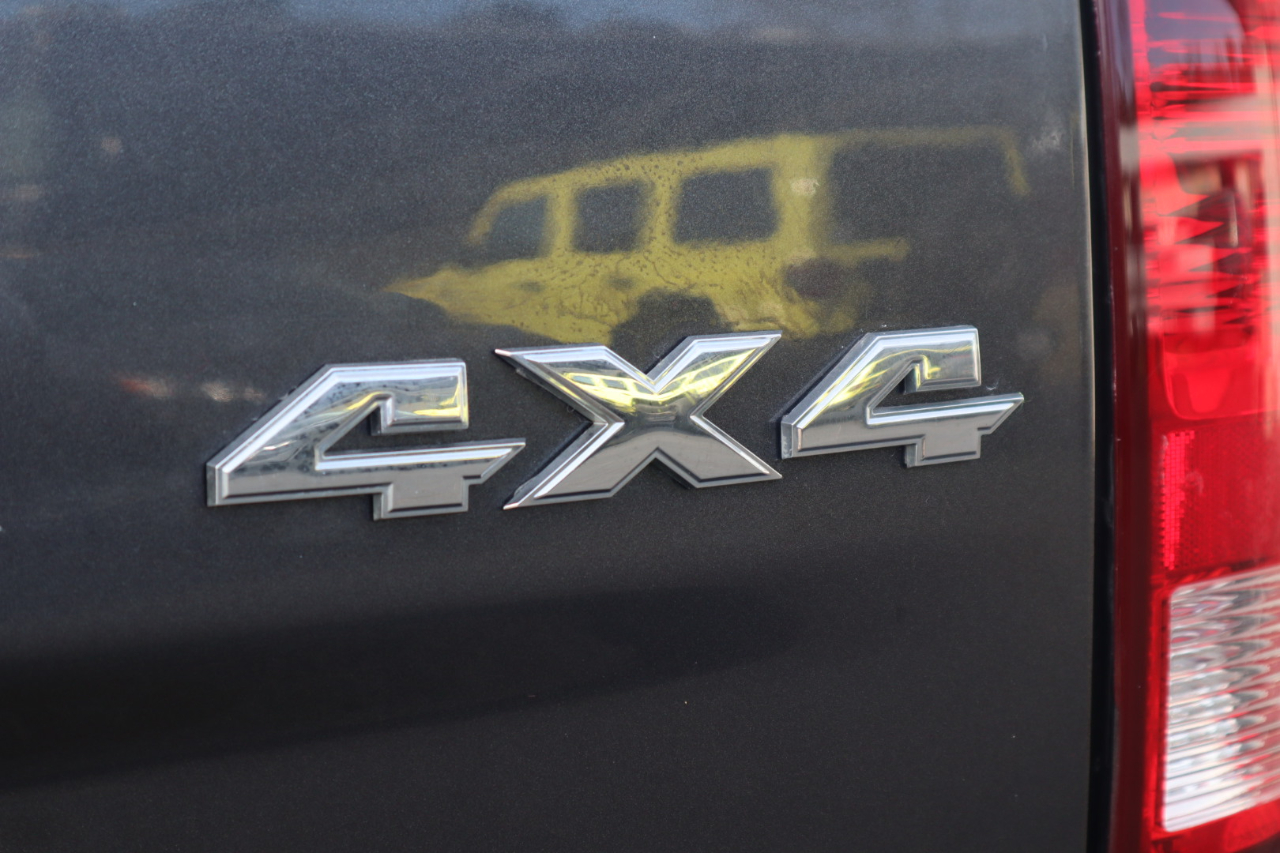 RAM 1500 Express 4x4 Quad Cab 6'4" Box 2018 RAM 1500 Express 4x4 Quad Cab 6'4" Box 2018
