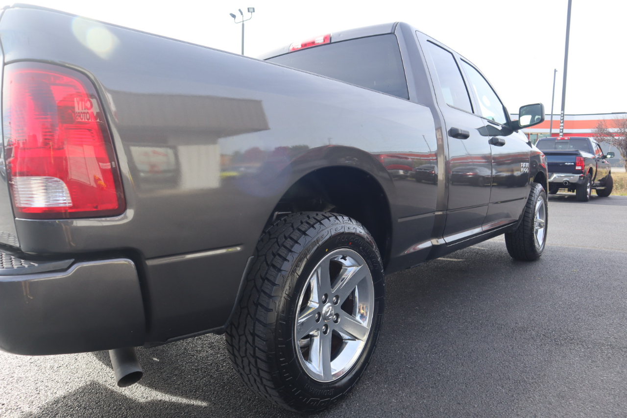 RAM 1500 Express 4x4 Quad Cab 6'4" Box 2018 RAM 1500 Express 4x4 Quad Cab 6'4" Box 2018