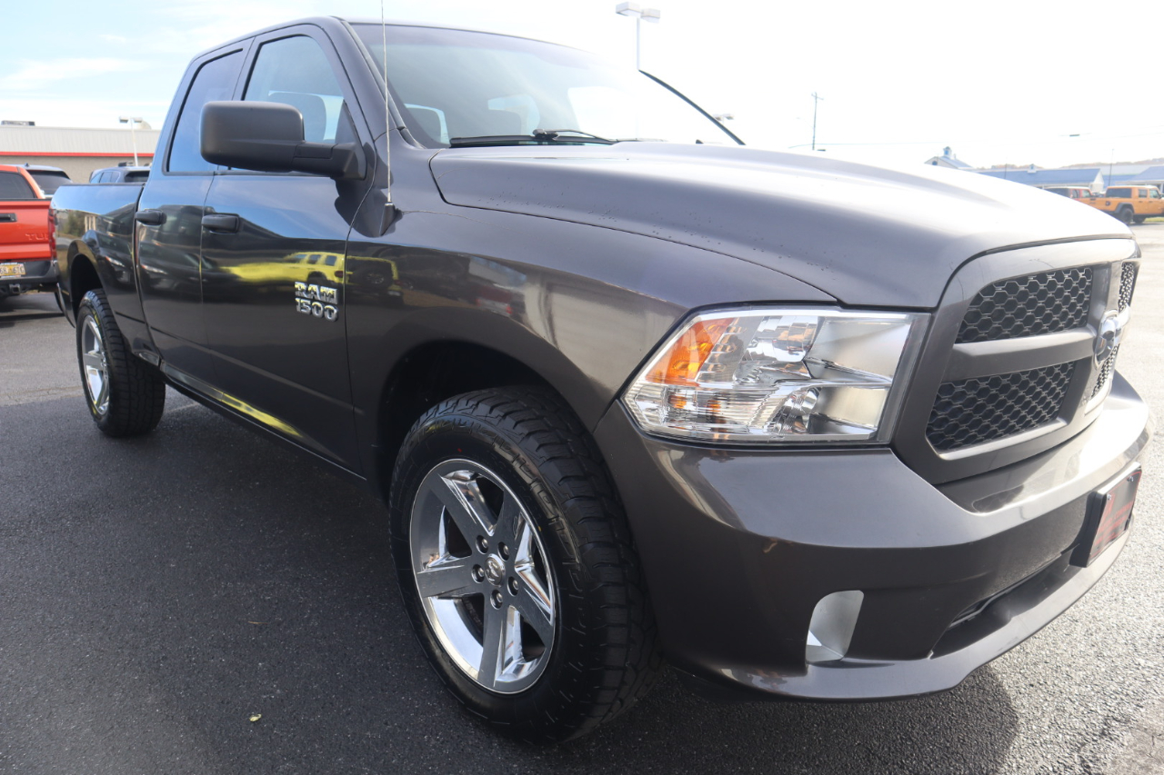 RAM 1500 Express 4x4 Quad Cab 6'4" Box 2018 RAM 1500 Express 4x4 Quad Cab 6'4" Box 2018