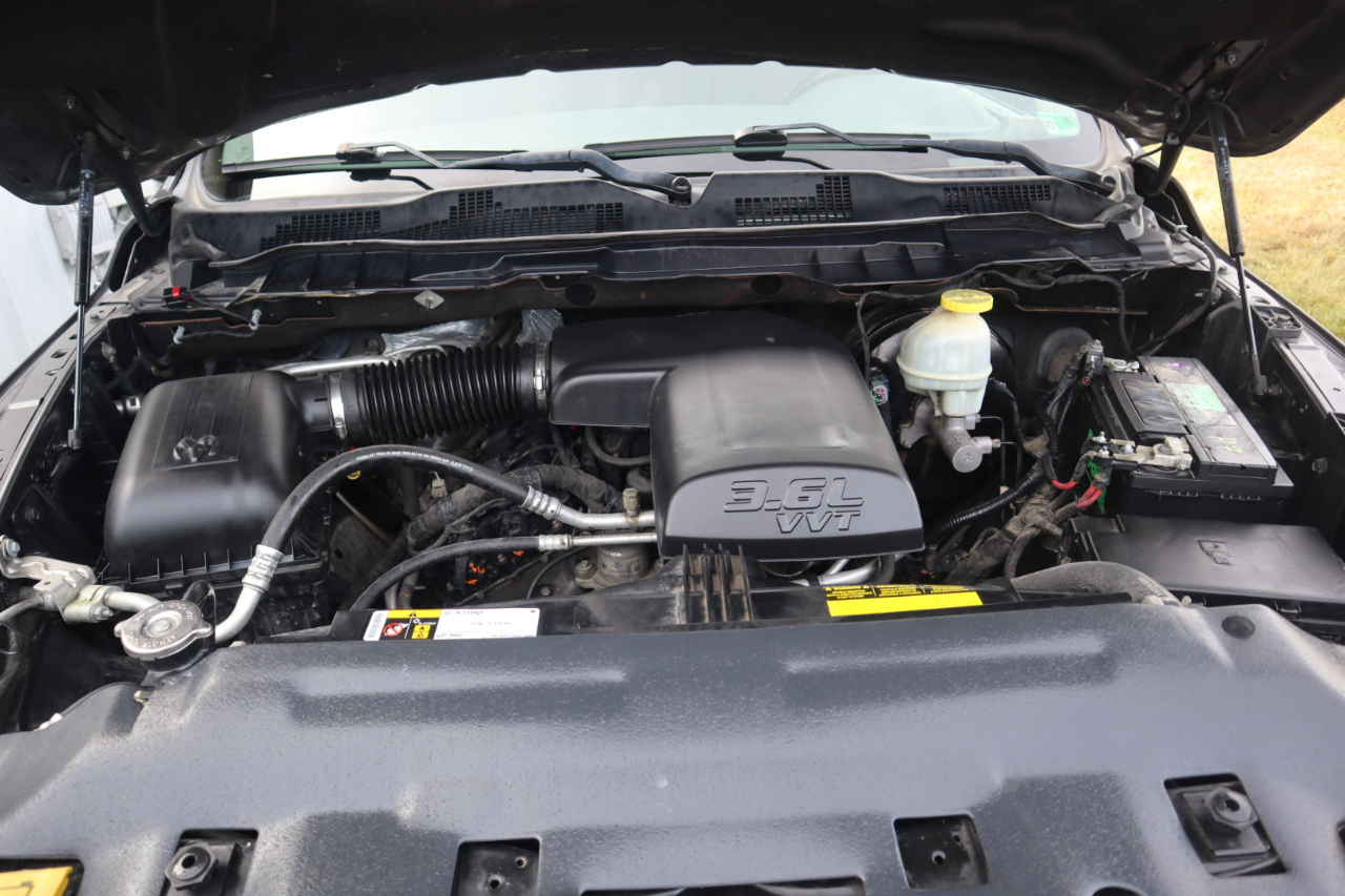 RAM 1500 Express 4x4 Quad Cab 6'4" Box 2018 RAM 1500 Express 4x4 Quad Cab 6'4" Box 2018
