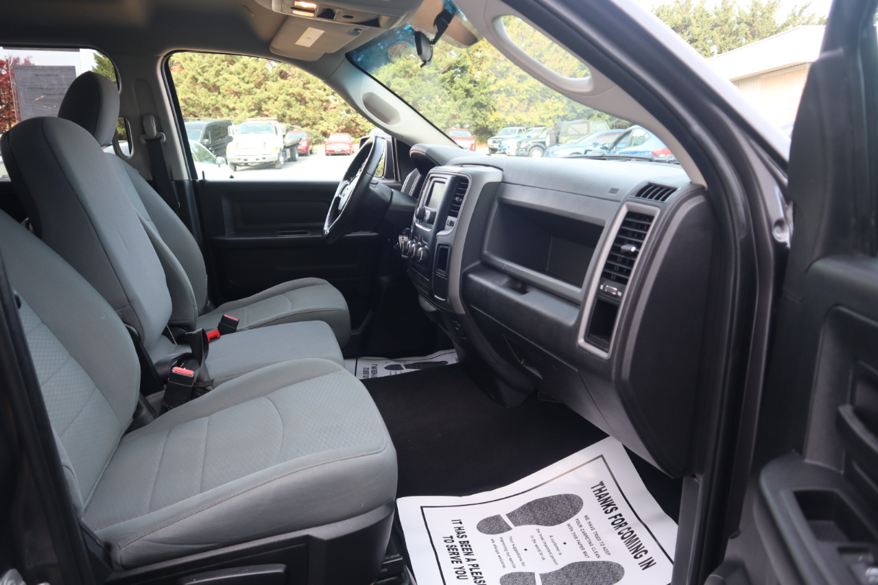 RAM 1500 Express 4x4 Quad Cab 6'4" Box 2018 RAM 1500 Express 4x4 Quad Cab 6'4" Box 2018