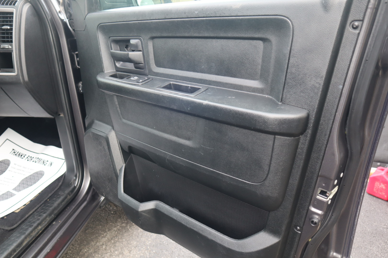 RAM 1500 Express 4x4 Quad Cab 6'4" Box 2018 RAM 1500 Express 4x4 Quad Cab 6'4" Box 2018
