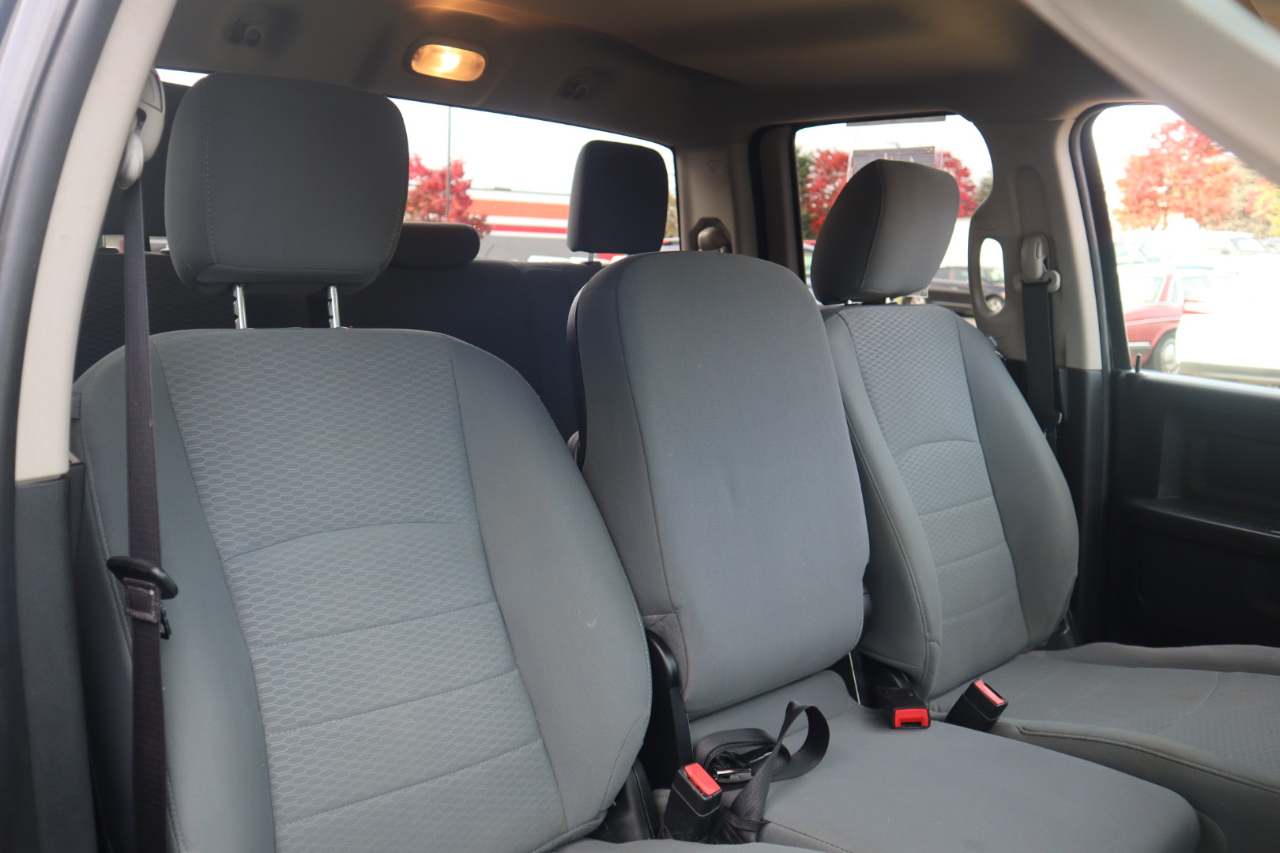RAM 1500 Express 4x4 Quad Cab 6'4" Box 2018 RAM 1500 Express 4x4 Quad Cab 6'4" Box 2018