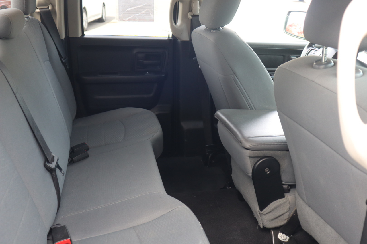 RAM 1500 Express 4x4 Quad Cab 6'4" Box 2018 RAM 1500 Express 4x4 Quad Cab 6'4" Box 2018